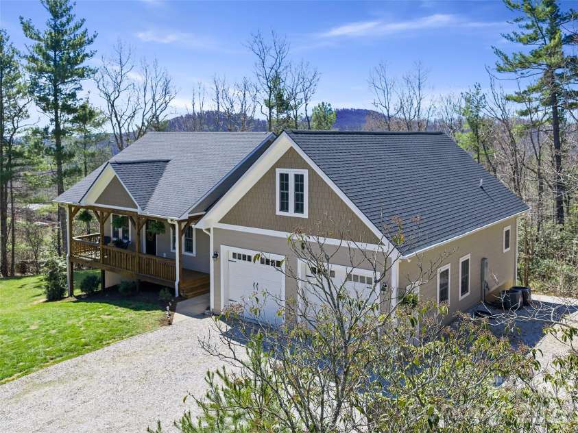 111 Wipprecht Drive, Spruce Pine, NC 28777.  MLS# CAR4361274, YatesRealty ID 11623. 