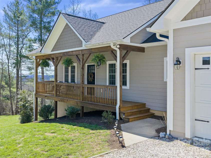 111 Wipprecht Drive, Spruce Pine, NC 28777.  MLS# CAR4361274, YatesRealty ID 11623. 