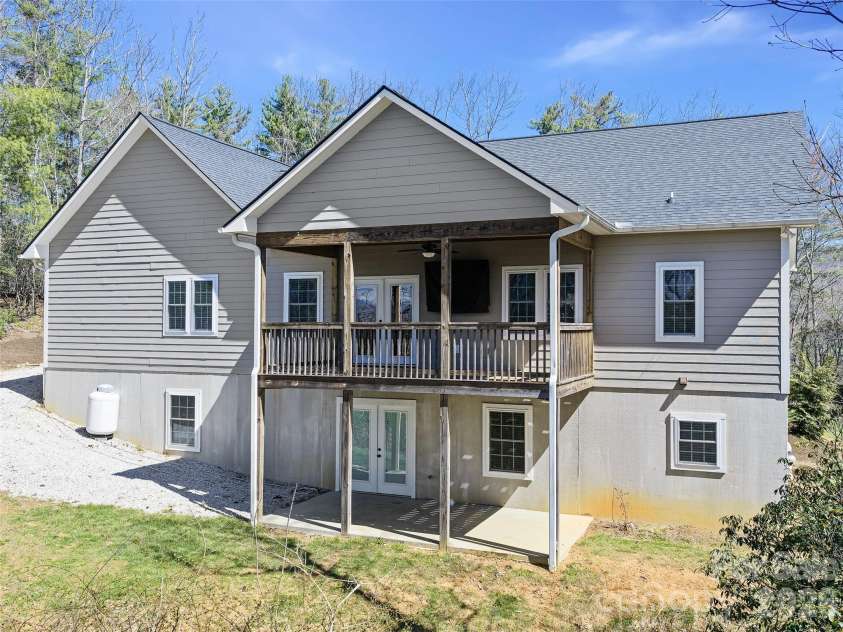 111 Wipprecht Drive, Spruce Pine, NC 28777.  MLS# CAR4361274, YatesRealty ID 11623. 