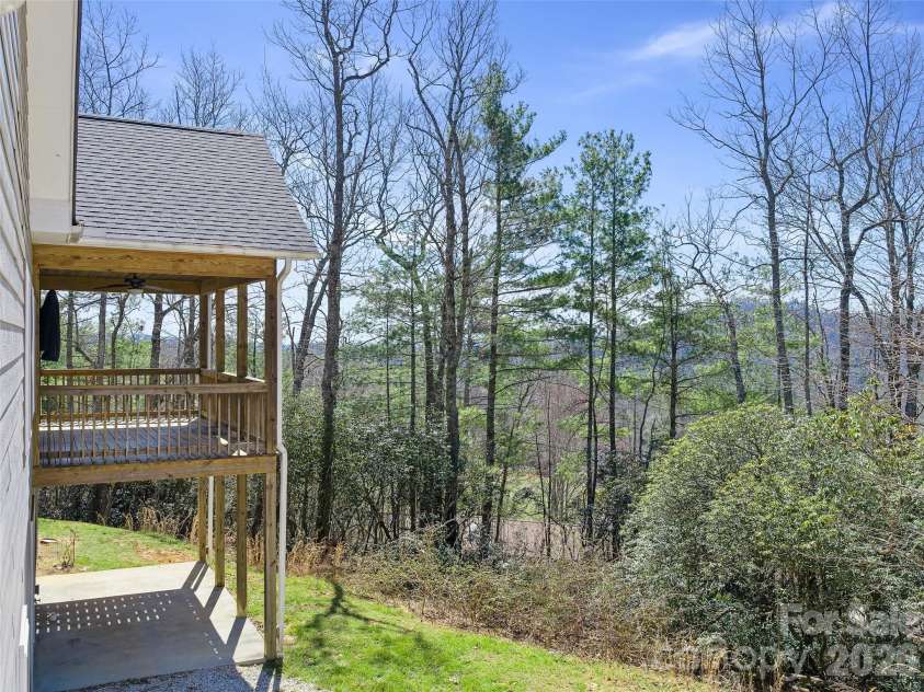 111 Wipprecht Drive, Spruce Pine, NC 28777.  MLS# CAR4361274, YatesRealty ID 11623. 