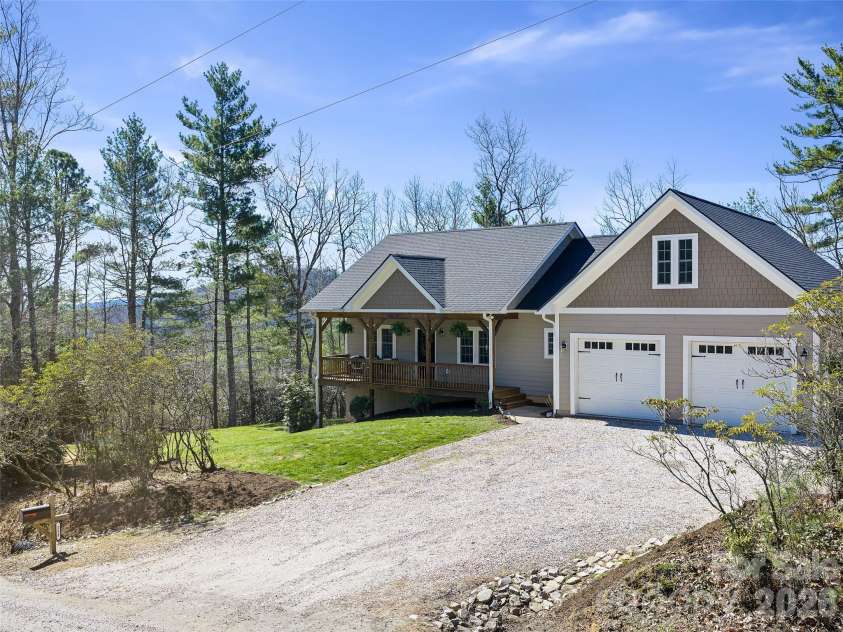 111 Wipprecht Drive, Spruce Pine, NC 28777.  MLS# CAR4361274, YatesRealty ID 11623. 