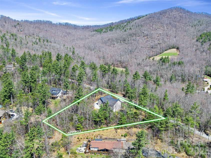 111 Wipprecht Drive, Spruce Pine, NC 28777.  MLS# CAR4361274, YatesRealty ID 11623. 