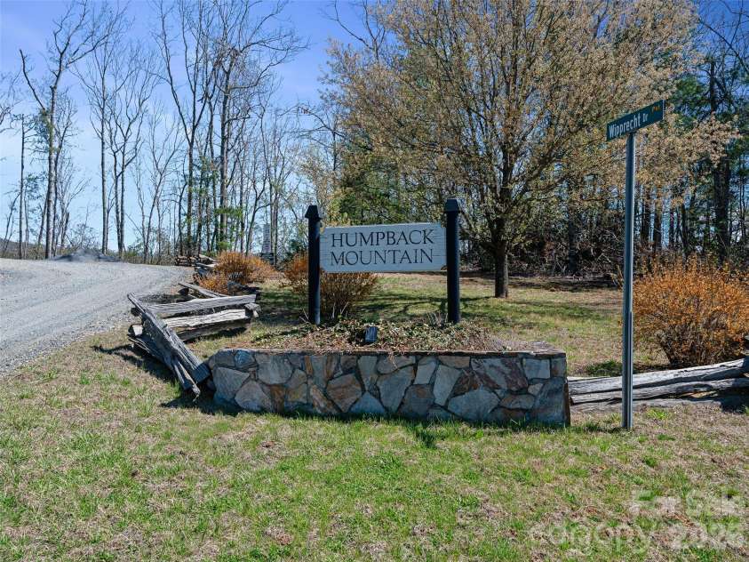 111 Wipprecht Drive, Spruce Pine, NC 28777.  MLS# CAR4361274, YatesRealty ID 11623. 