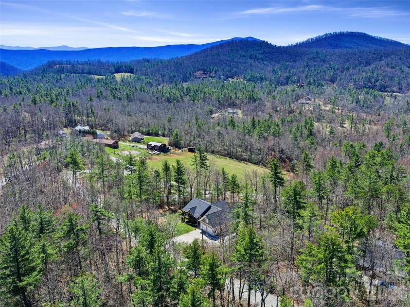 111 Wipprecht Drive, Spruce Pine, NC 28777.  MLS# CAR4361274, YatesRealty ID 11623. 