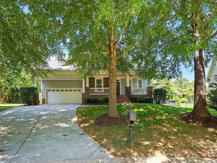 8008 Battersea Court, Waxhaw, NC 28173.  MLS# CAR4235511, YatesRealty ID 11623. 