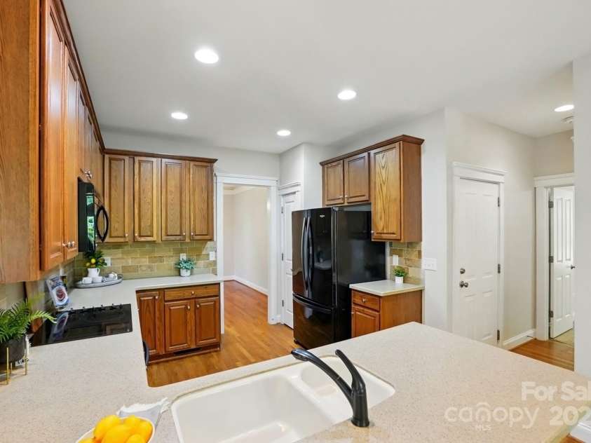 8008 Battersea Court, Waxhaw, NC 28173.  MLS# CAR4235511, YatesRealty ID 11623. 