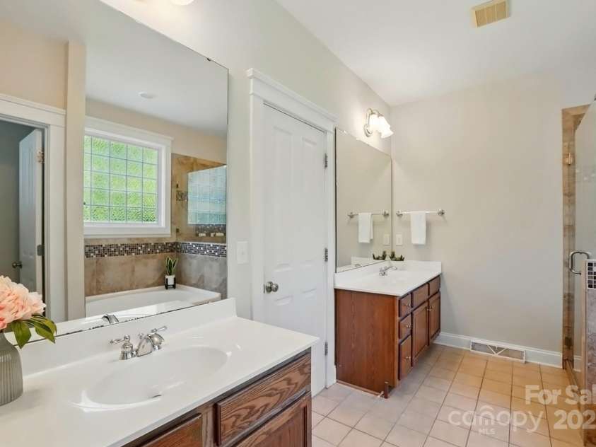 8008 Battersea Court, Waxhaw, NC 28173.  MLS# CAR4235511, YatesRealty ID 11623. 