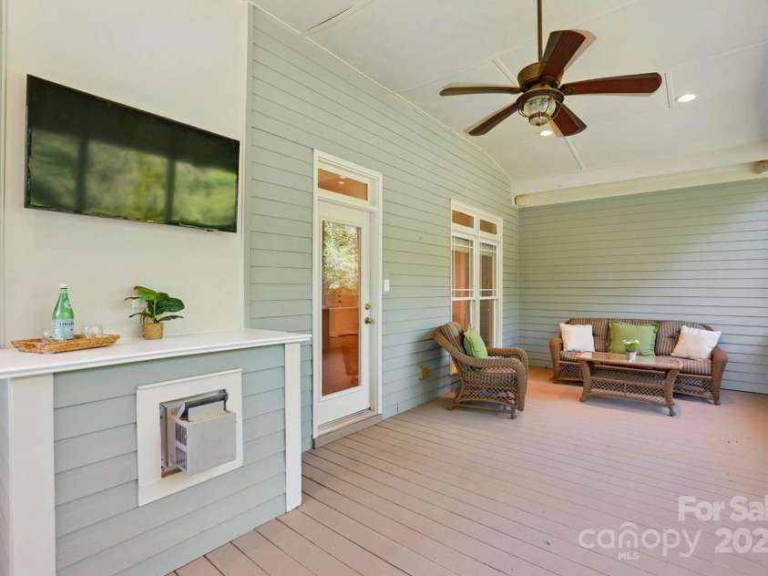 8008 Battersea Court, Waxhaw, NC 28173.  MLS# CAR4235511, YatesRealty ID 11623. 