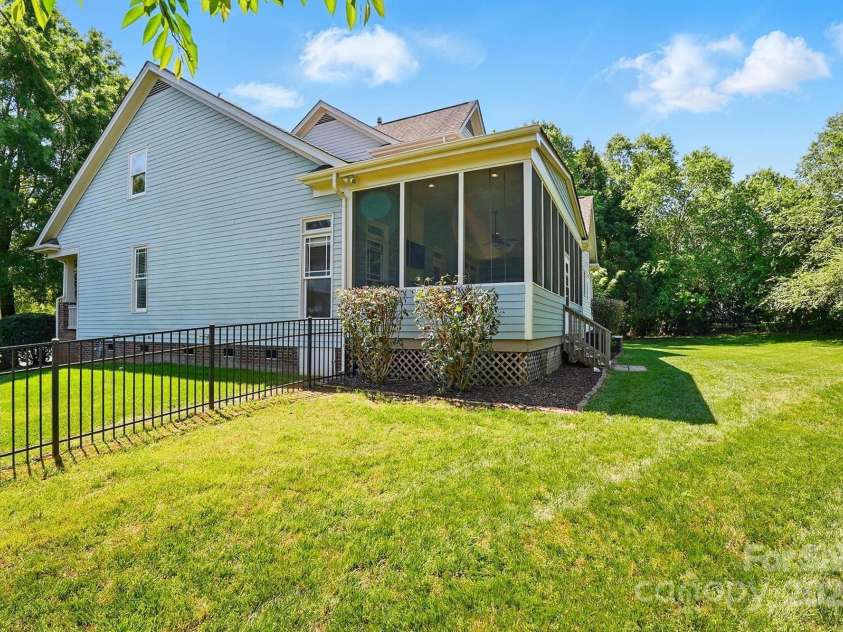 8008 Battersea Court, Waxhaw, NC 28173.  MLS# CAR4235511, YatesRealty ID 11623. 