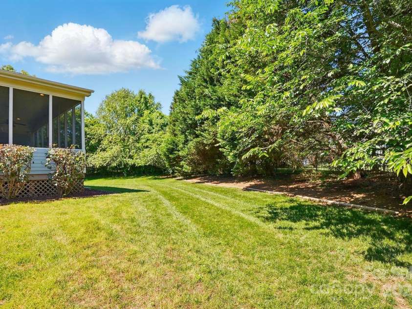 8008 Battersea Court, Waxhaw, NC 28173.  MLS# CAR4235511, YatesRealty ID 11623. 