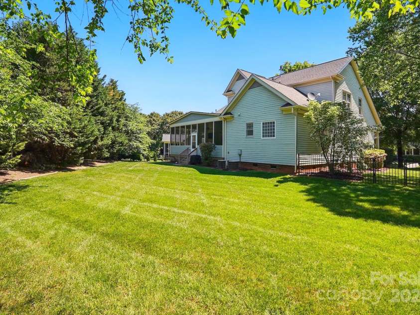 8008 Battersea Court, Waxhaw, NC 28173.  MLS# CAR4235511, YatesRealty ID 11623. 