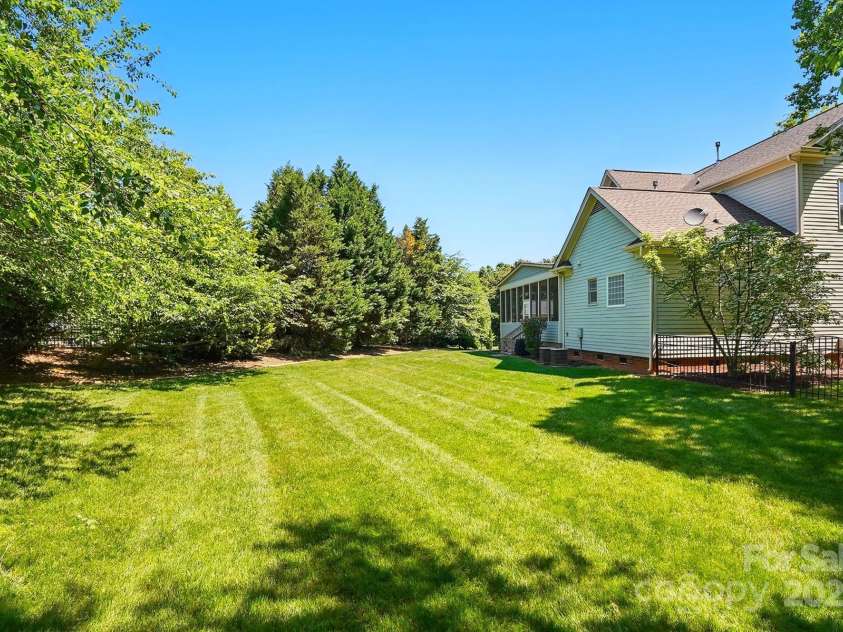 8008 Battersea Court, Waxhaw, NC 28173.  MLS# CAR4235511, YatesRealty ID 11623. 