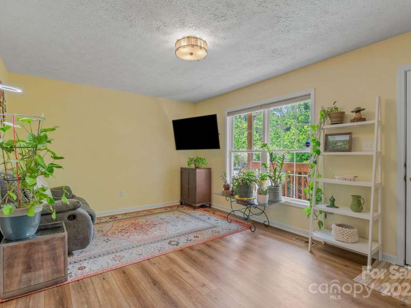 11 Louisville Place, Asheville, NC 28806.  MLS# CAR4255384, YatesRealty ID 11624. 