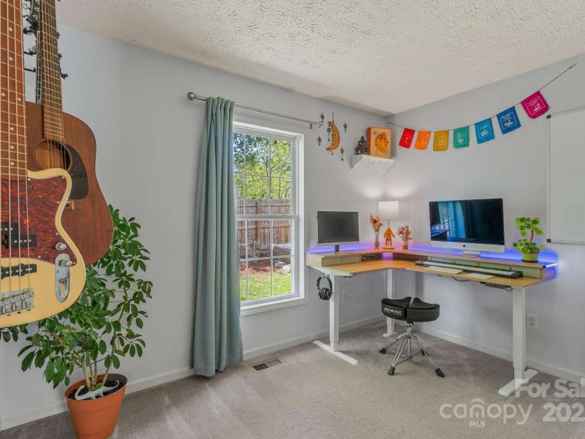11 Louisville Place, Asheville, NC 28806.  MLS# CAR4255384, YatesRealty ID 11624. 