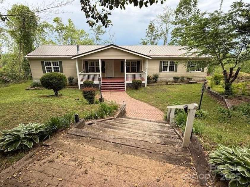 257 River Crest Drive, Flat Rock, NC 28731.  MLS# CAR4253564, YatesRealty ID 11625. 