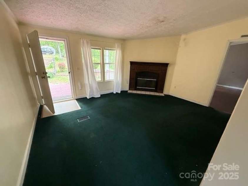 257 River Crest Drive, Flat Rock, NC 28731.  MLS# CAR4253564, YatesRealty ID 11625. 