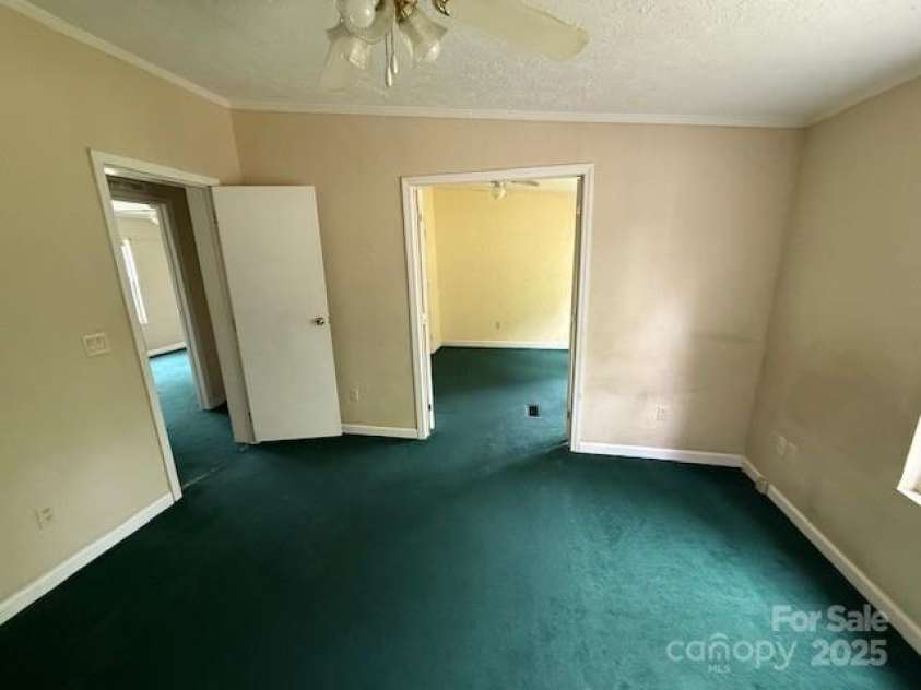 257 River Crest Drive, Flat Rock, NC 28731.  MLS# CAR4253564, YatesRealty ID 11625. 