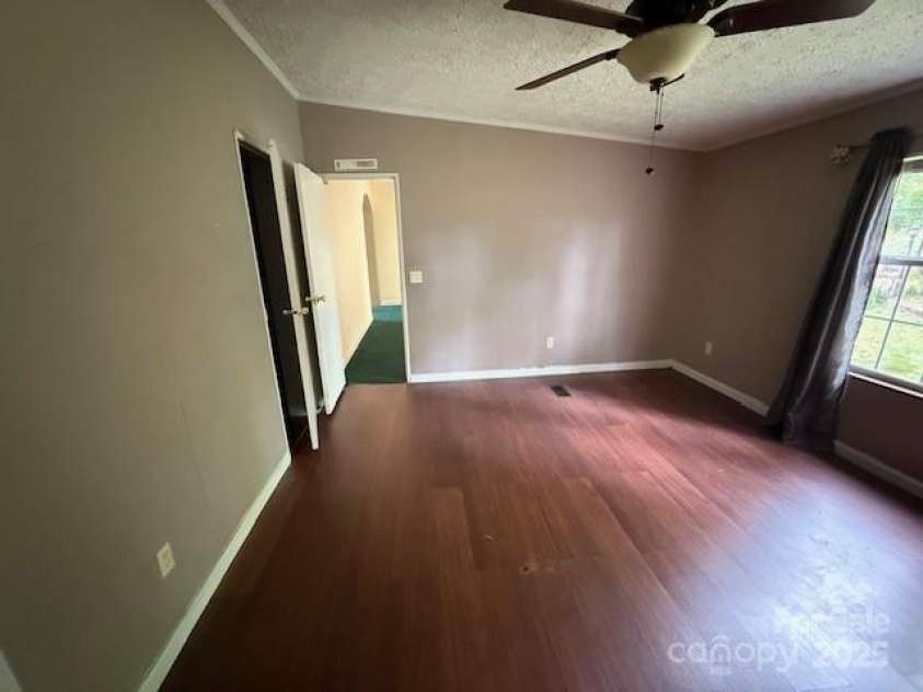 257 River Crest Drive, Flat Rock, NC 28731.  MLS# CAR4253564, YatesRealty ID 11625. 