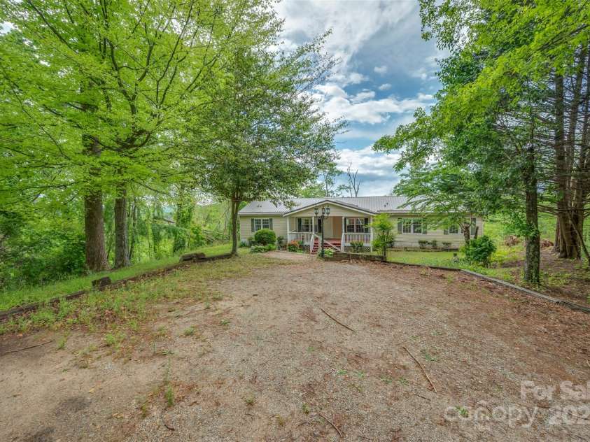 257 River Crest Drive, Flat Rock, NC 28731.  MLS# CAR4253564, YatesRealty ID 11625. 