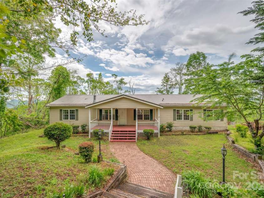 257 River Crest Drive, Flat Rock, NC 28731.  MLS# CAR4253564, YatesRealty ID 11625. 