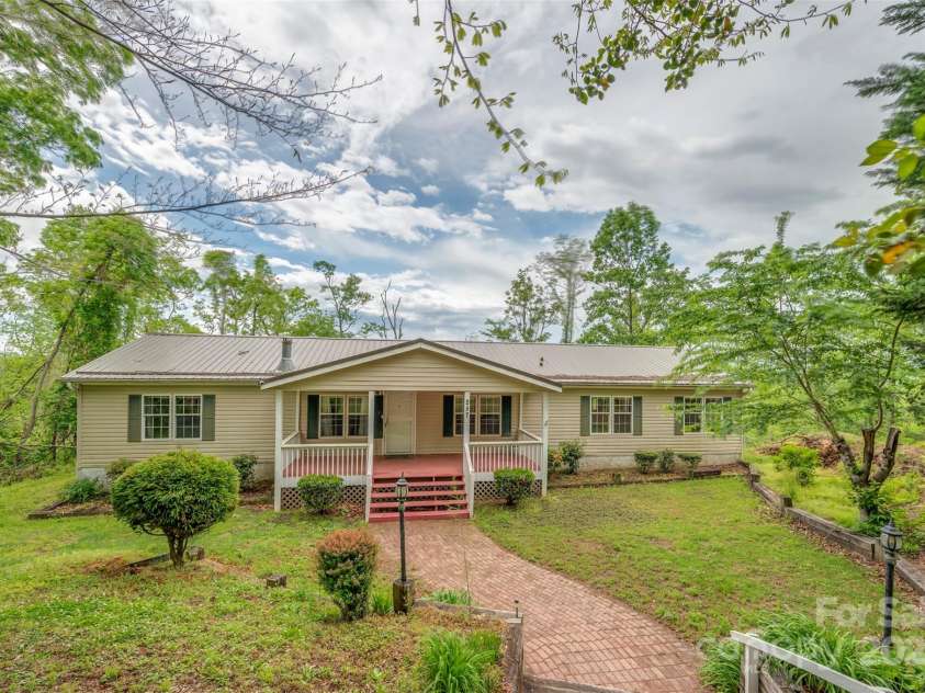 257 River Crest Drive, Flat Rock, NC 28731.  MLS# CAR4253564, YatesRealty ID 11625. 