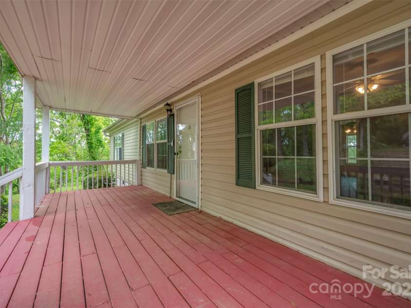 257 River Crest Drive, Flat Rock, NC 28731.  MLS# CAR4253564, YatesRealty ID 11625. 