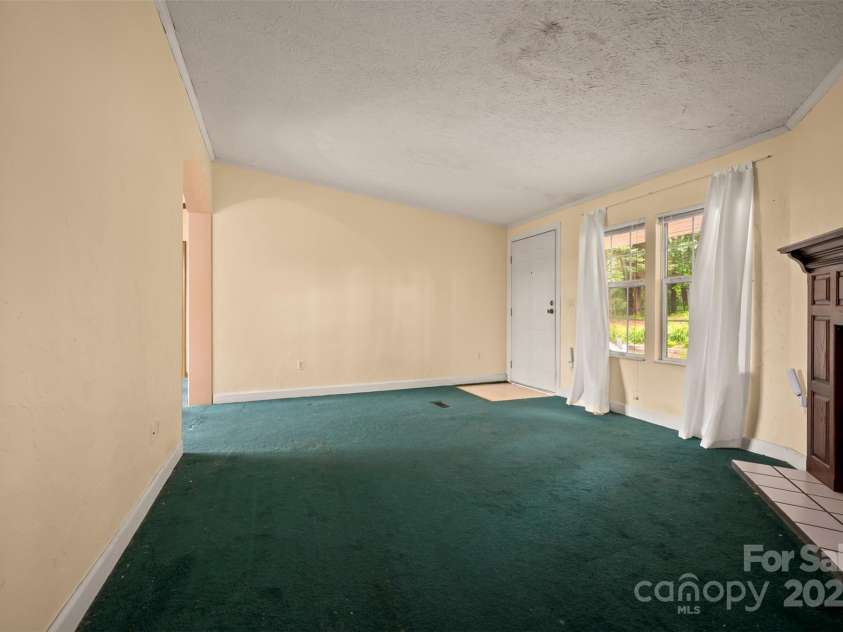 257 River Crest Drive, Flat Rock, NC 28731.  MLS# CAR4253564, YatesRealty ID 11625. 