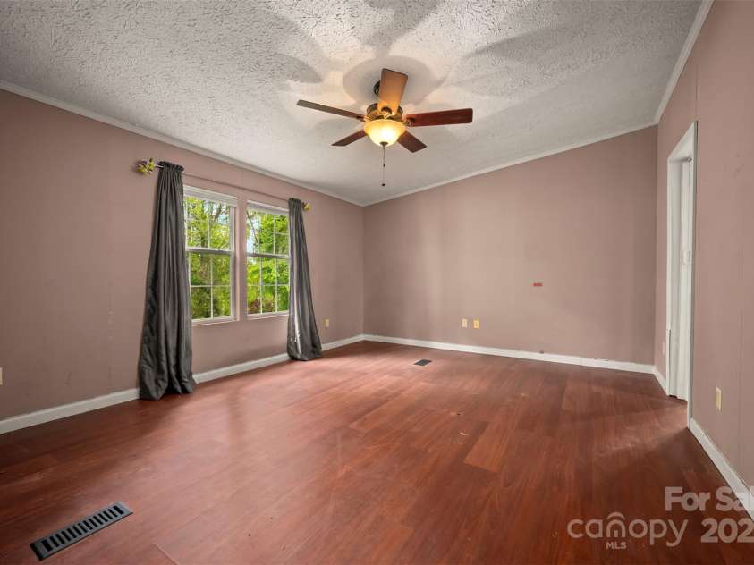 257 River Crest Drive, Flat Rock, NC 28731.  MLS# CAR4253564, YatesRealty ID 11625. 