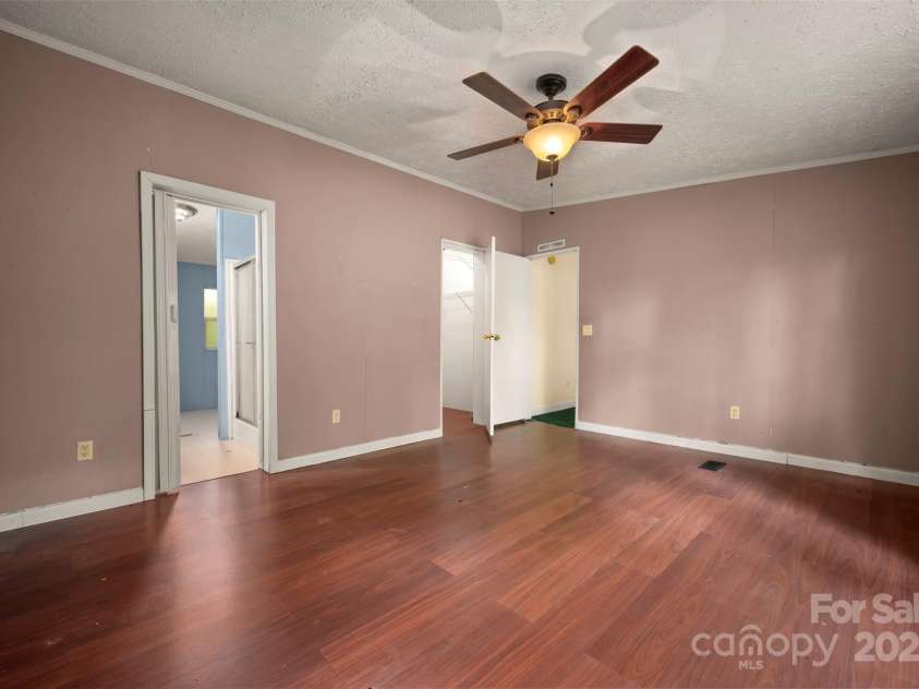 257 River Crest Drive, Flat Rock, NC 28731.  MLS# CAR4253564, YatesRealty ID 11625. 