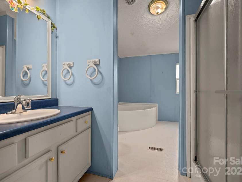 257 River Crest Drive, Flat Rock, NC 28731.  MLS# CAR4253564, YatesRealty ID 11625. 