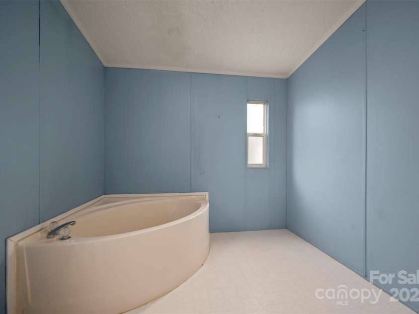 257 River Crest Drive, Flat Rock, NC 28731.  MLS# CAR4253564, YatesRealty ID 11625. 