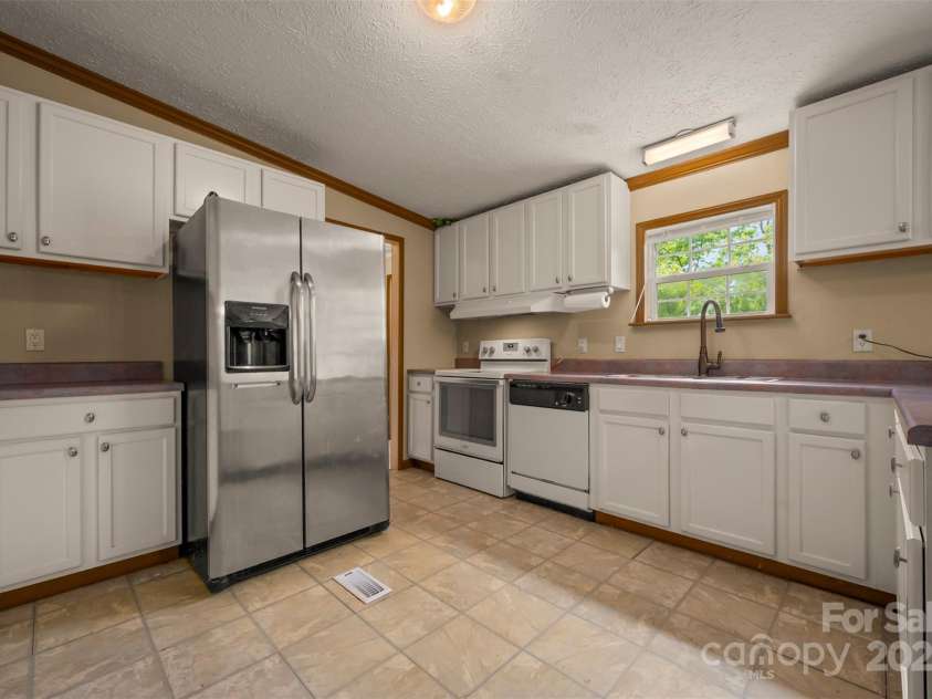 257 River Crest Drive, Flat Rock, NC 28731.  MLS# CAR4253564, YatesRealty ID 11625. 