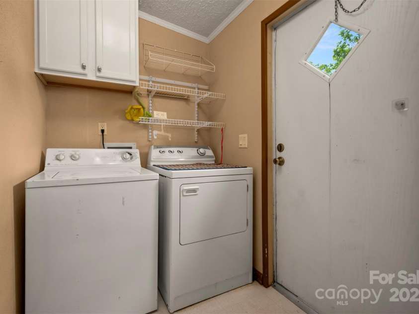 257 River Crest Drive, Flat Rock, NC 28731.  MLS# CAR4253564, YatesRealty ID 11625. 