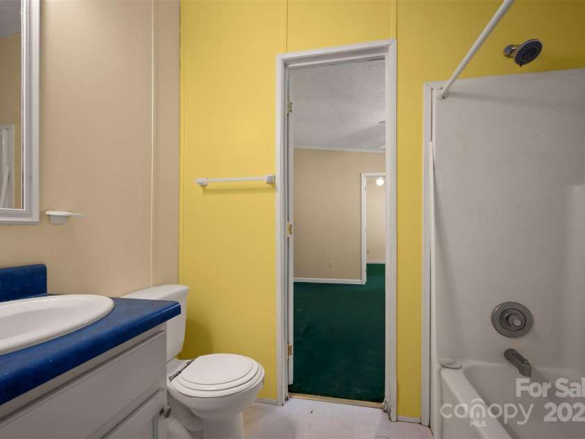 257 River Crest Drive, Flat Rock, NC 28731.  MLS# CAR4253564, YatesRealty ID 11625. 