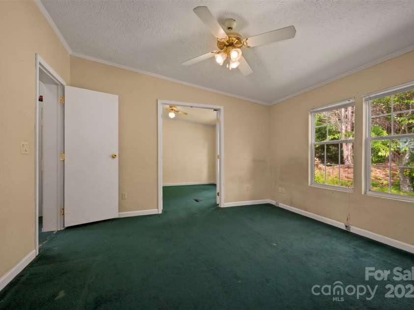 257 River Crest Drive, Flat Rock, NC 28731.  MLS# CAR4253564, YatesRealty ID 11625. 