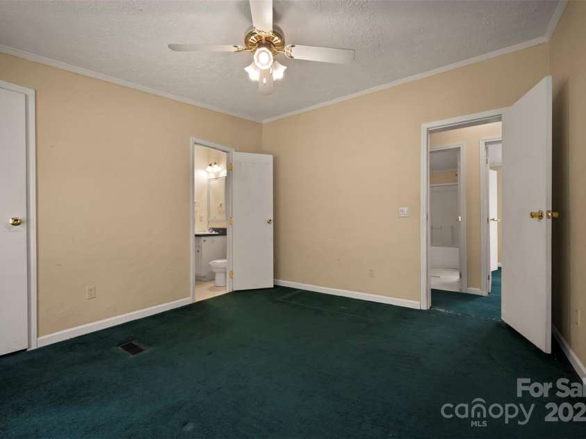 257 River Crest Drive, Flat Rock, NC 28731.  MLS# CAR4253564, YatesRealty ID 11625. 