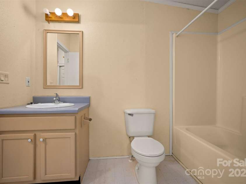 257 River Crest Drive, Flat Rock, NC 28731.  MLS# CAR4253564, YatesRealty ID 11625. 