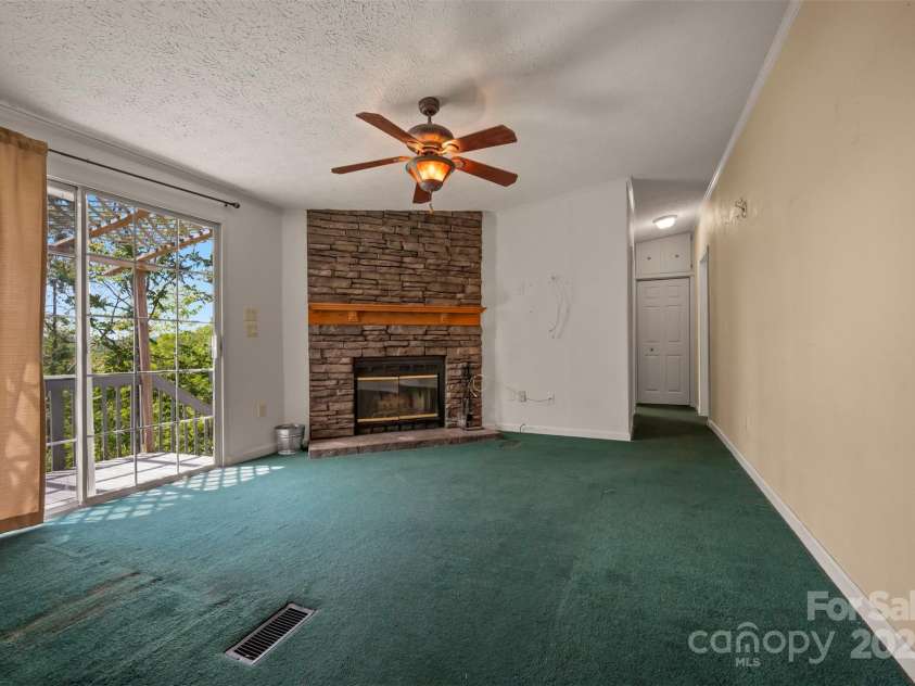 257 River Crest Drive, Flat Rock, NC 28731.  MLS# CAR4253564, YatesRealty ID 11625. 