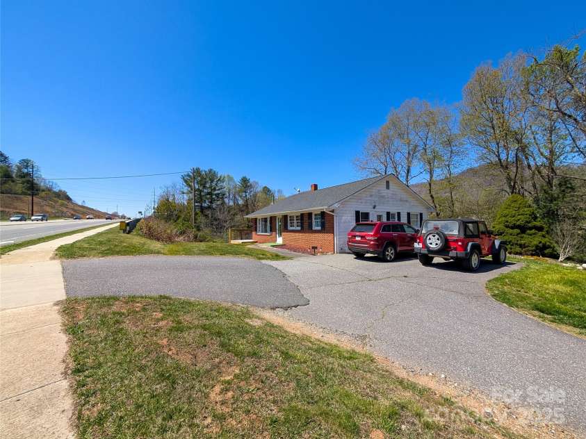 411 US Highway 19E ByPass, Burnsville, NC 28714.  MLS# CAR4247071, YatesRealty ID 11626. 
