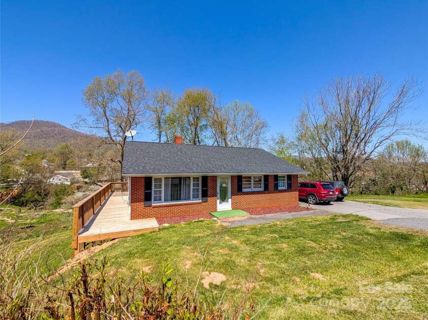 411 US Highway 19E ByPass, Burnsville, NC 28714.  MLS# CAR4247071, YatesRealty ID 11626. 