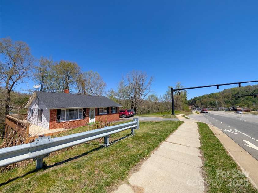411 US Highway 19E ByPass, Burnsville, NC 28714.  MLS# CAR4247071, YatesRealty ID 11626. 