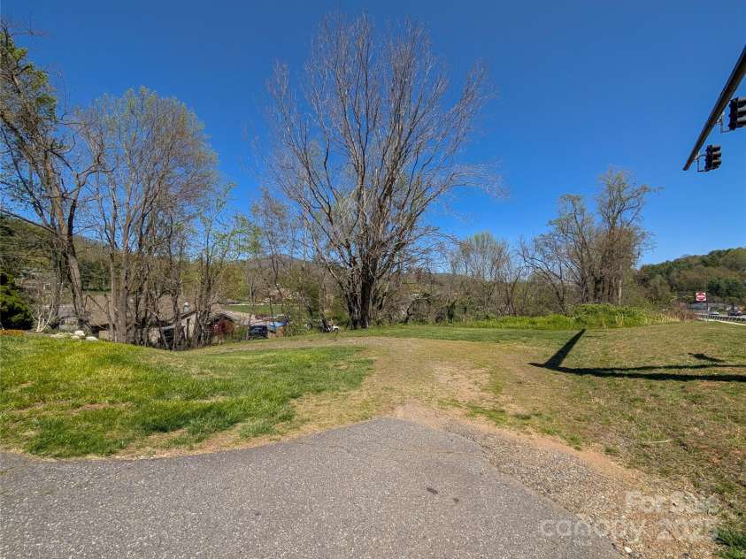 411 US Highway 19E ByPass, Burnsville, NC 28714.  MLS# CAR4247071, YatesRealty ID 11626. 