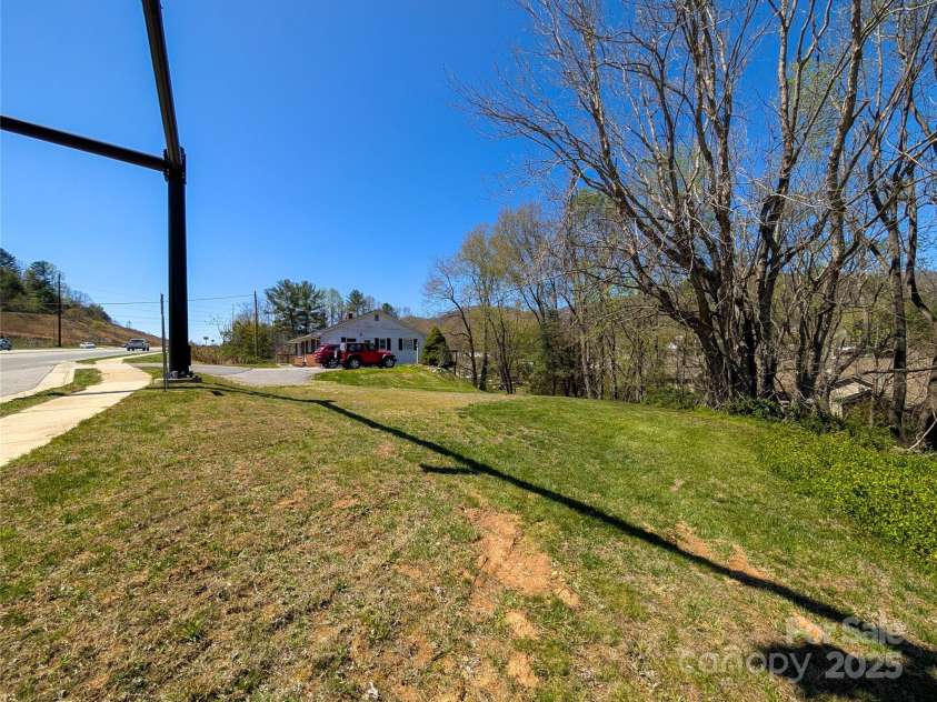 411 US Highway 19E ByPass, Burnsville, NC 28714.  MLS# CAR4247071, YatesRealty ID 11626. 