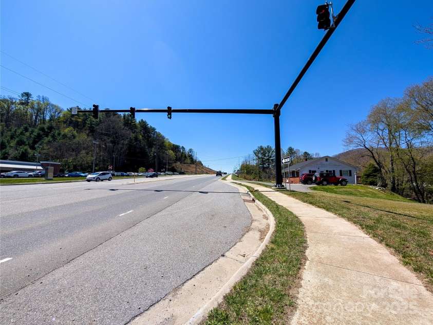 411 US Highway 19E ByPass, Burnsville, NC 28714.  MLS# CAR4247071, YatesRealty ID 11626. 