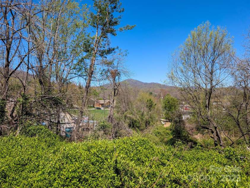 411 US Highway 19E ByPass, Burnsville, NC 28714.  MLS# CAR4247071, YatesRealty ID 11626. 