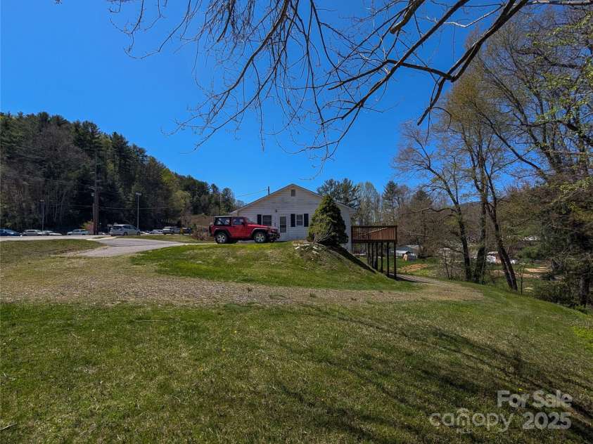 411 US Highway 19E ByPass, Burnsville, NC 28714.  MLS# CAR4247071, YatesRealty ID 11626. 