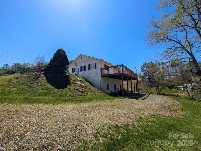 411 US Highway 19E ByPass, Burnsville, NC 28714.  MLS# CAR4247071, YatesRealty ID 11626. 