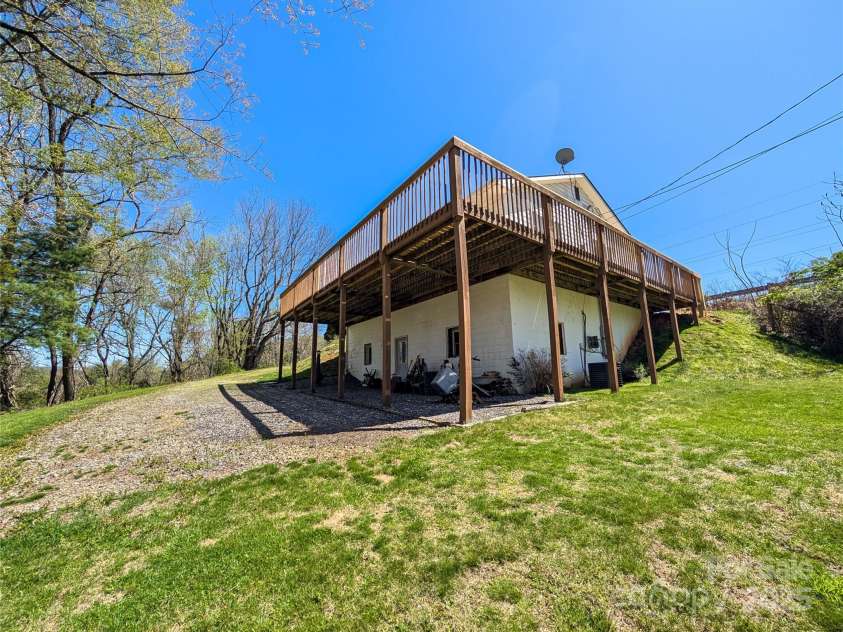 411 US Highway 19E ByPass, Burnsville, NC 28714.  MLS# CAR4247071, YatesRealty ID 11626. 