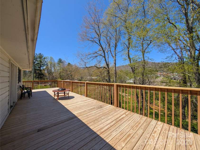 411 US Highway 19E ByPass, Burnsville, NC 28714.  MLS# CAR4247071, YatesRealty ID 11626. 