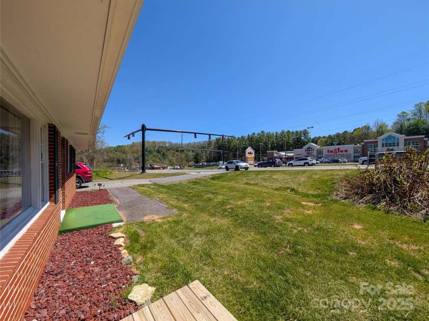 411 US Highway 19E ByPass, Burnsville, NC 28714.  MLS# CAR4247071, YatesRealty ID 11626. 